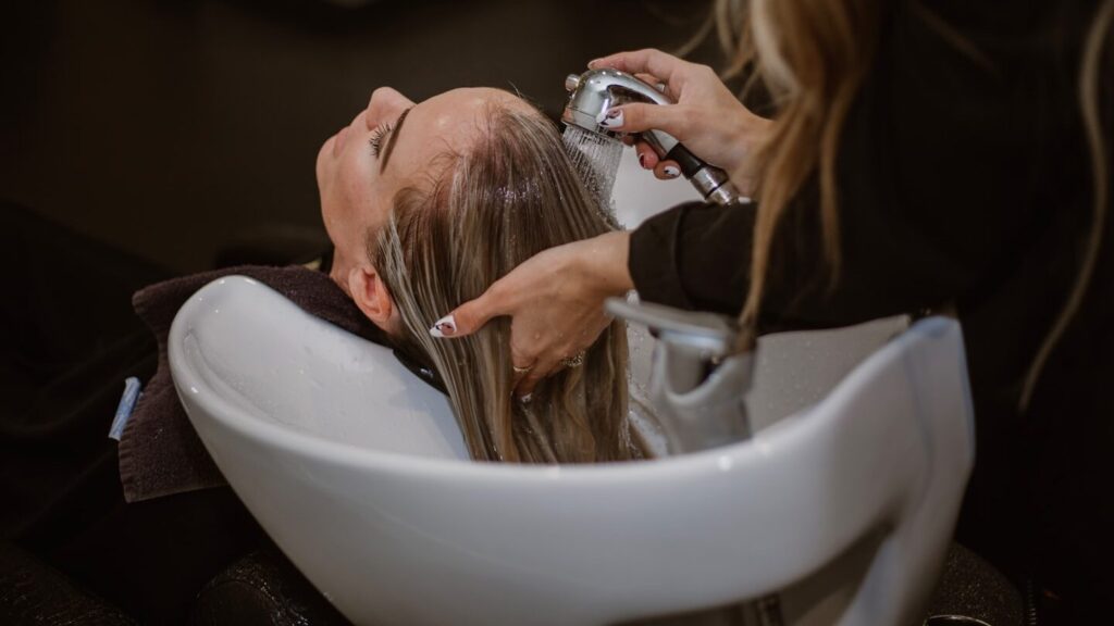 Skontaktuj się z Nev Look – salon fryzjerski Grudziądz, wnętrze studia